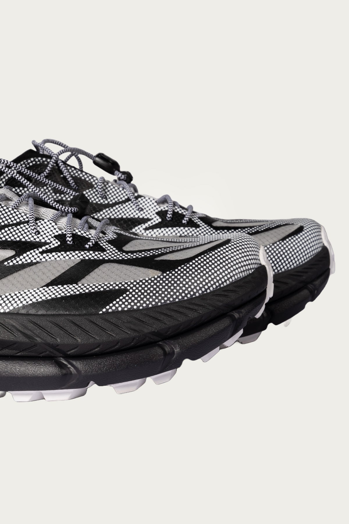 HOKA - U Mafate Speed 4 Lite TS - Black/White - Canoe Club