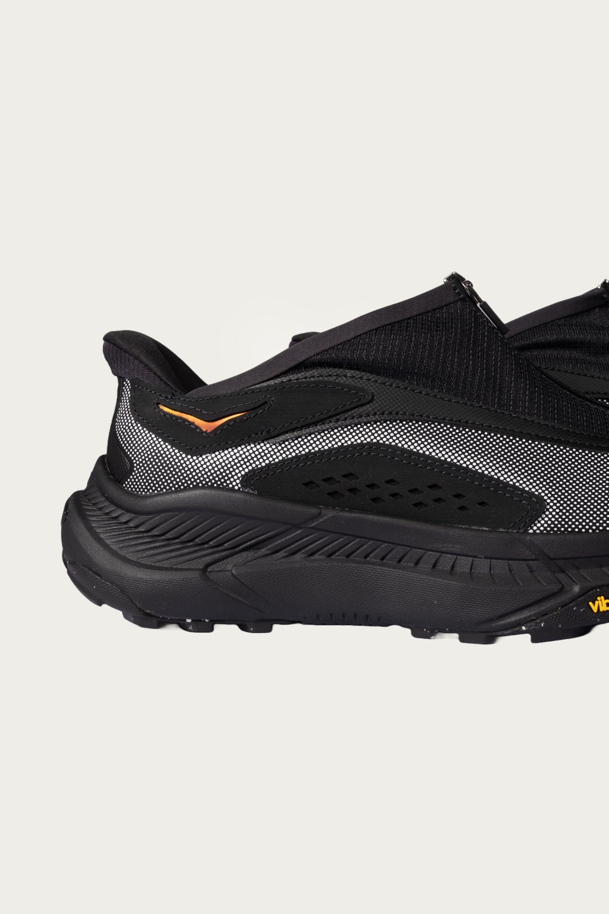 HOKA - U Project Transport TS - Black/White - Canoe Club
