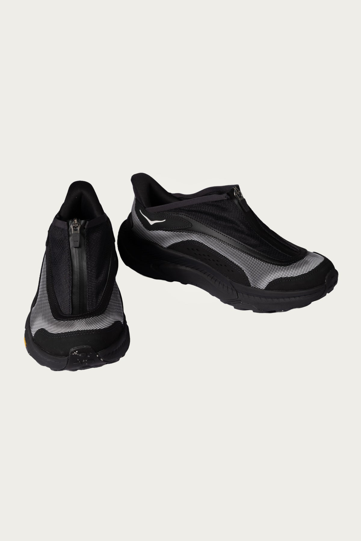 HOKA - U Project Transport TS - Black/White - Canoe Club
