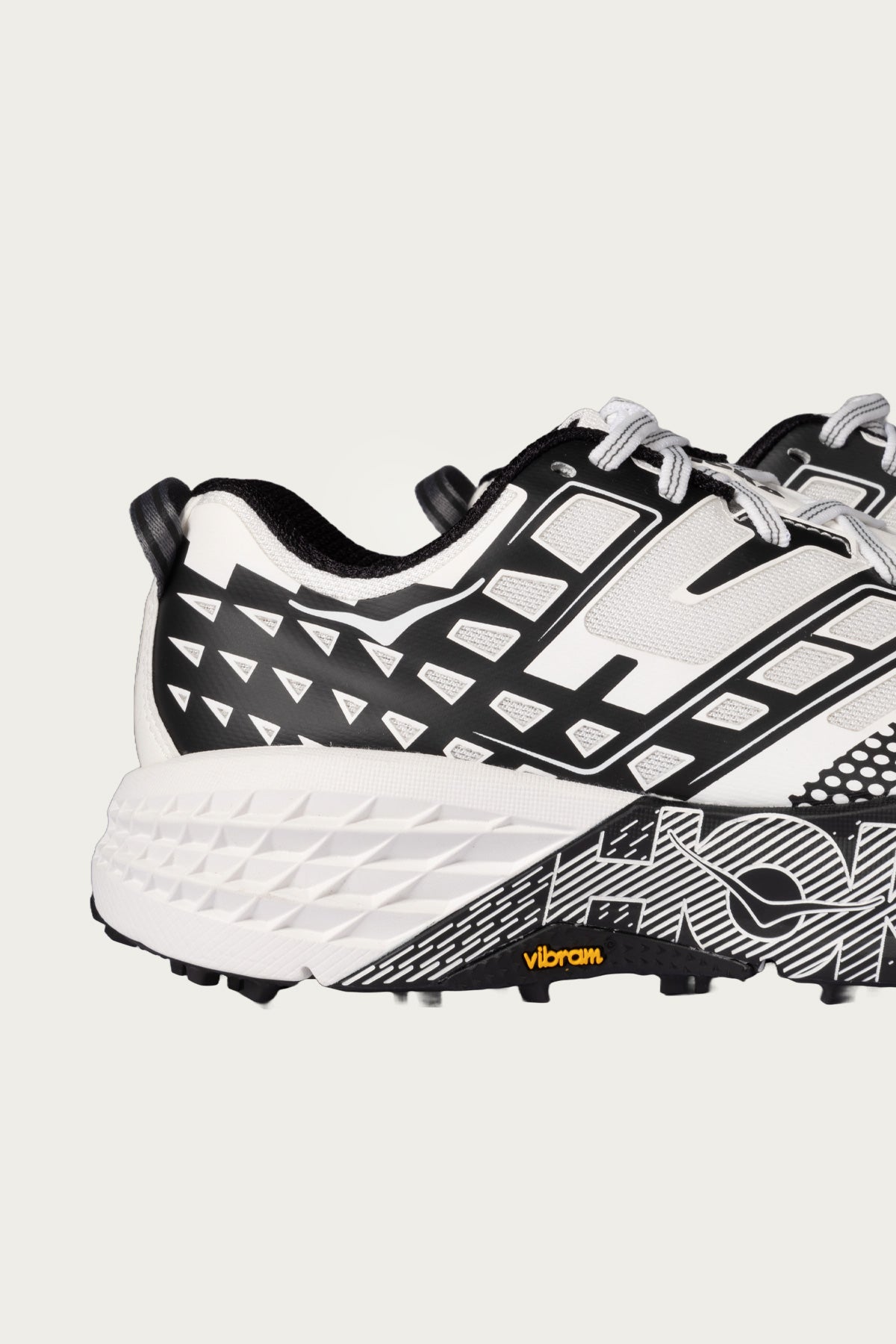 HOKA - U Speedgoat 2 - Black/Frost - Canoe Club