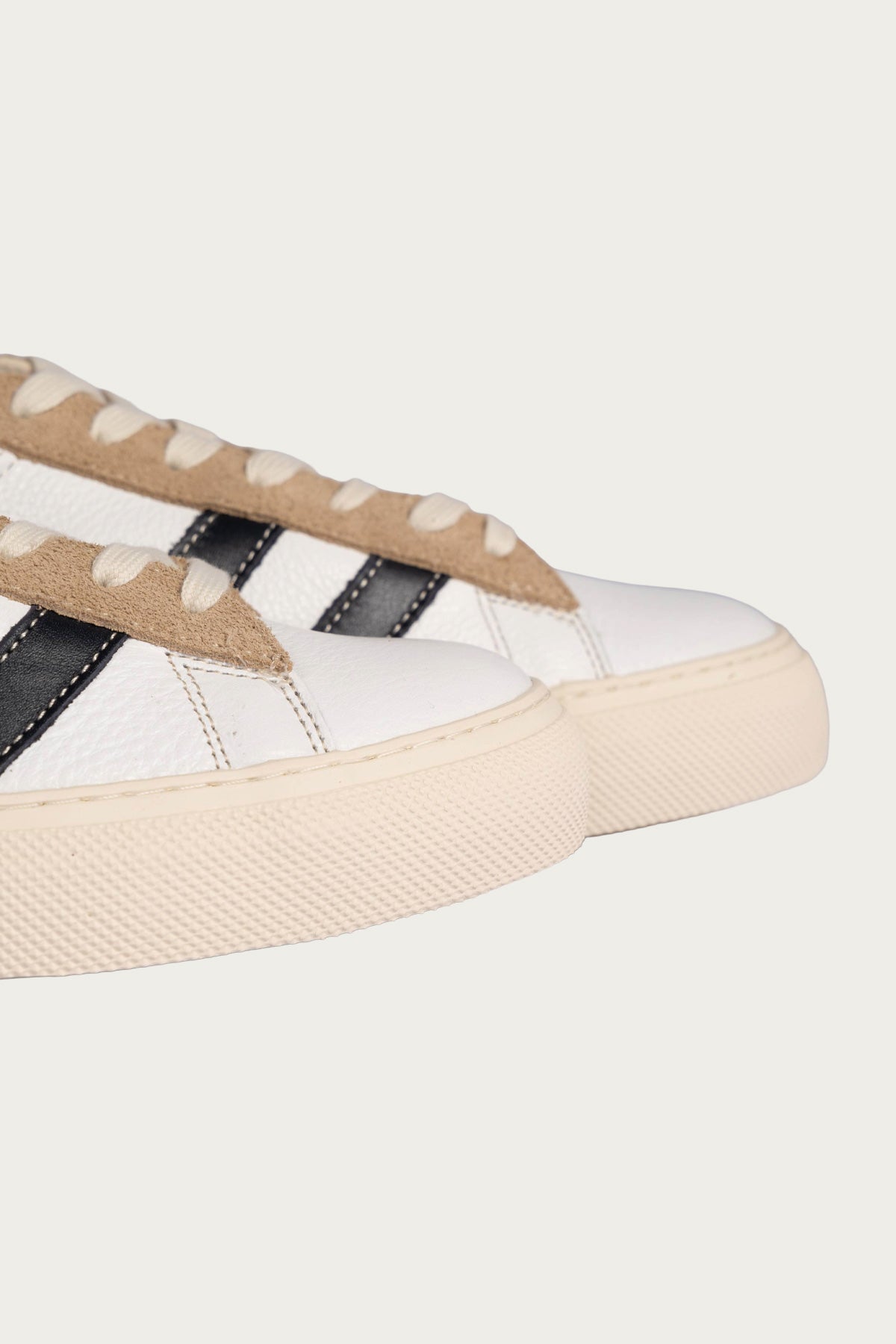 Catch Ball - FL-02 - Leather White Navy - Canoe Club