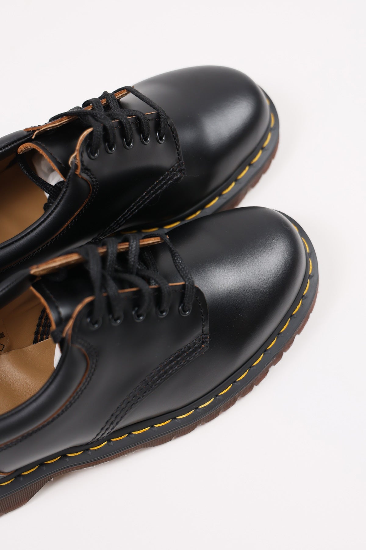 Dr. Martens - 8053 - Black Vintage Smooth - Canoe Club