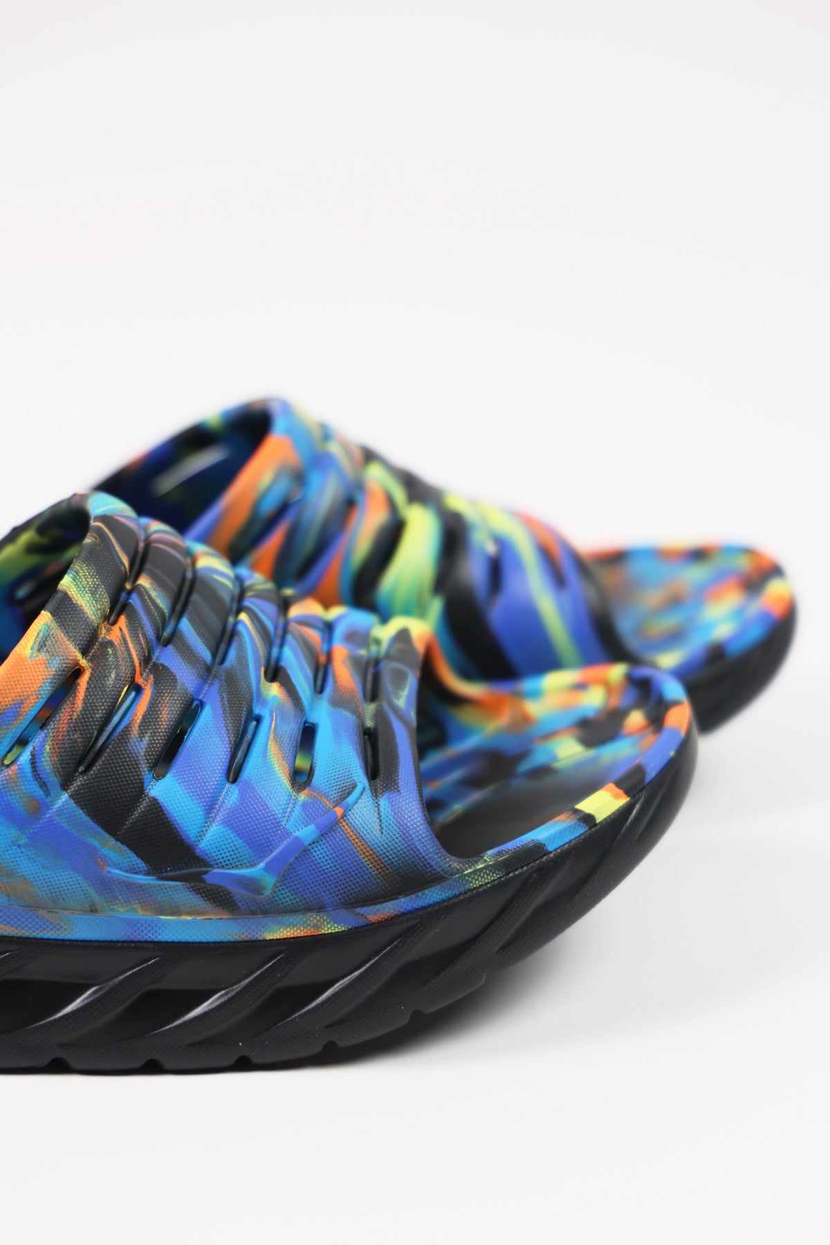 HOKA - Ora Recovery Slide Swirl - Black/Diva Blue - Canoe Club