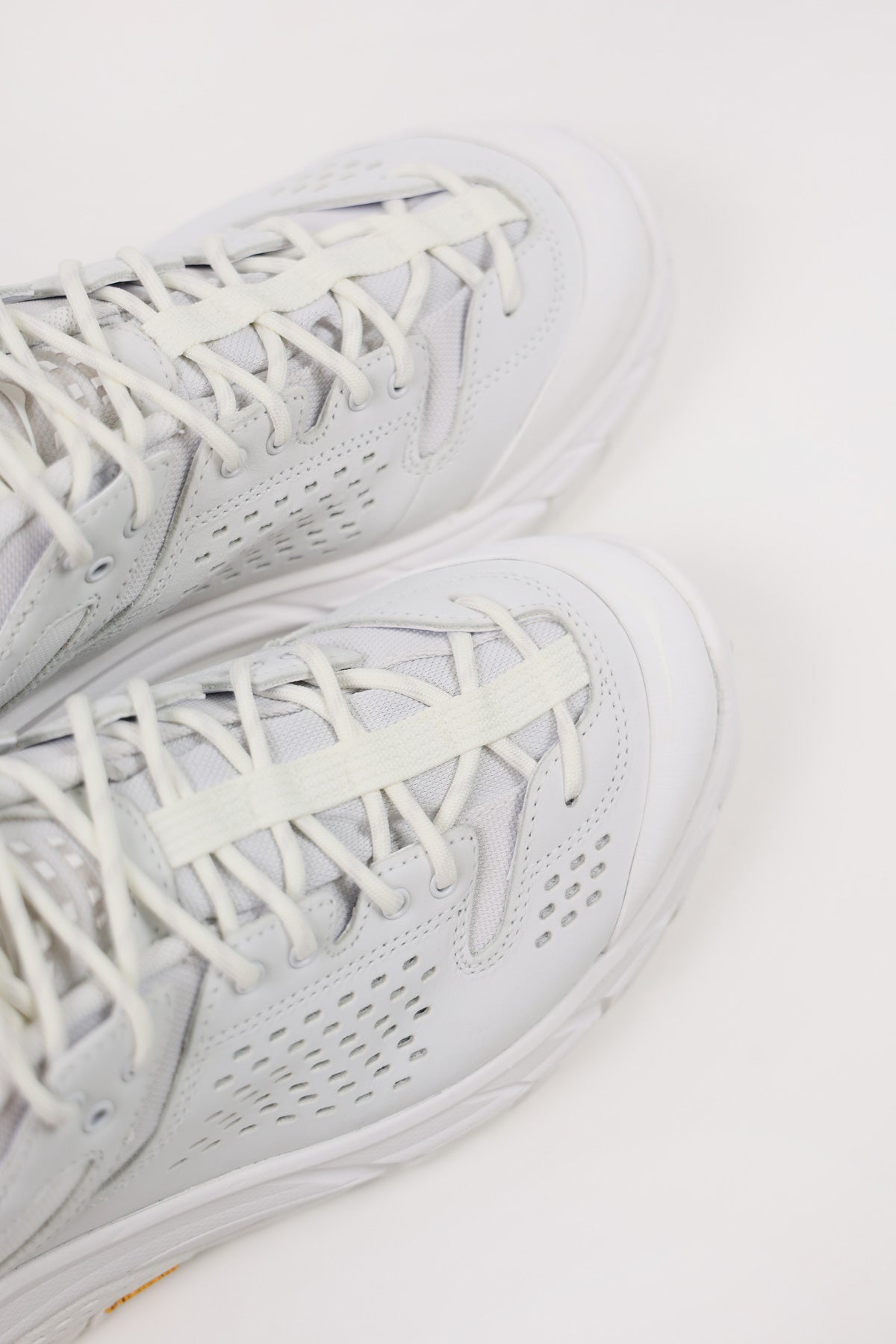 HOKA - U Tor Ultra Lo - White/White - Canoe Club