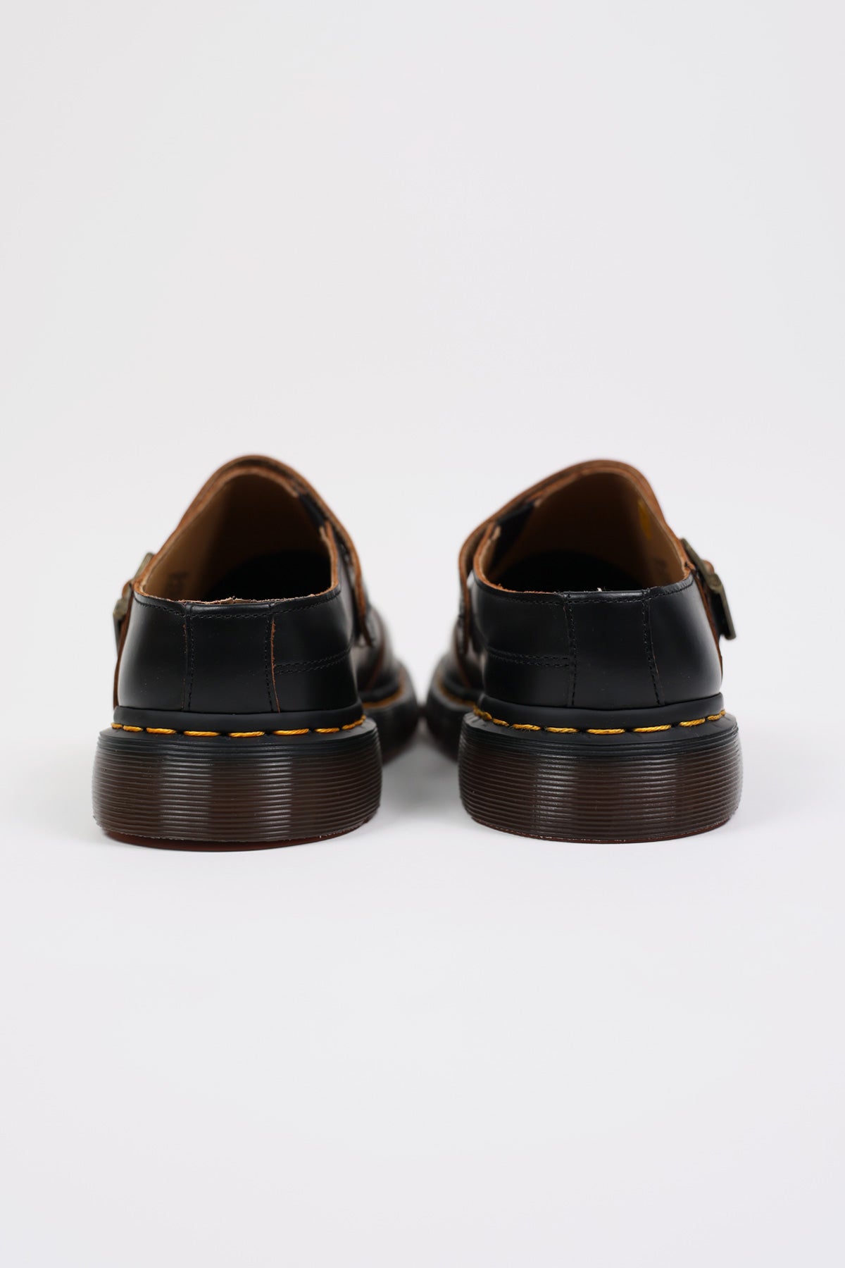 Dr. Martens - Isham - Vintage Smooth Black - Canoe Club