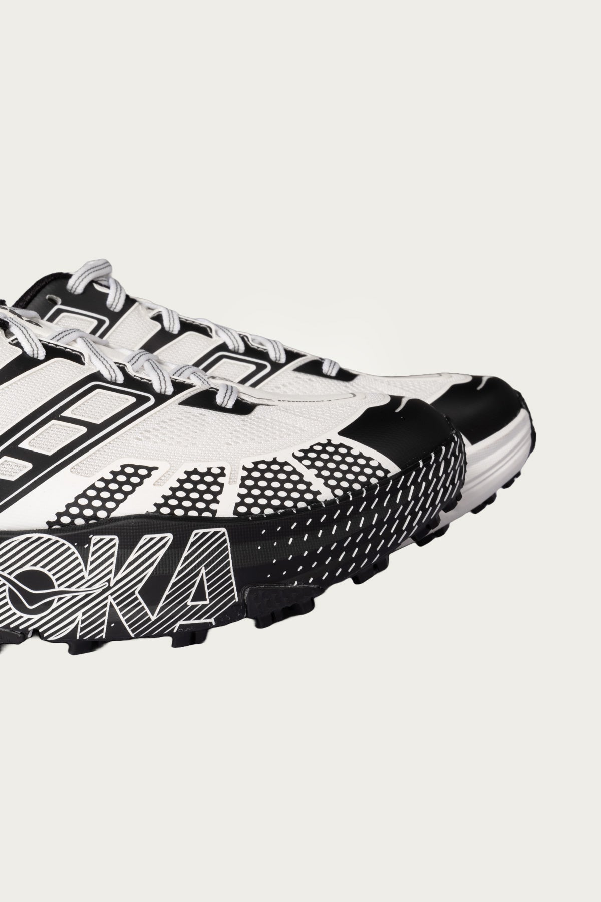 HOKA - U Speedgoat 2 - Black/Frost - Canoe Club