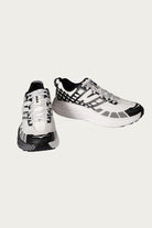 HOKA - U Speedgoat 2 - Black/Frost - Canoe Club