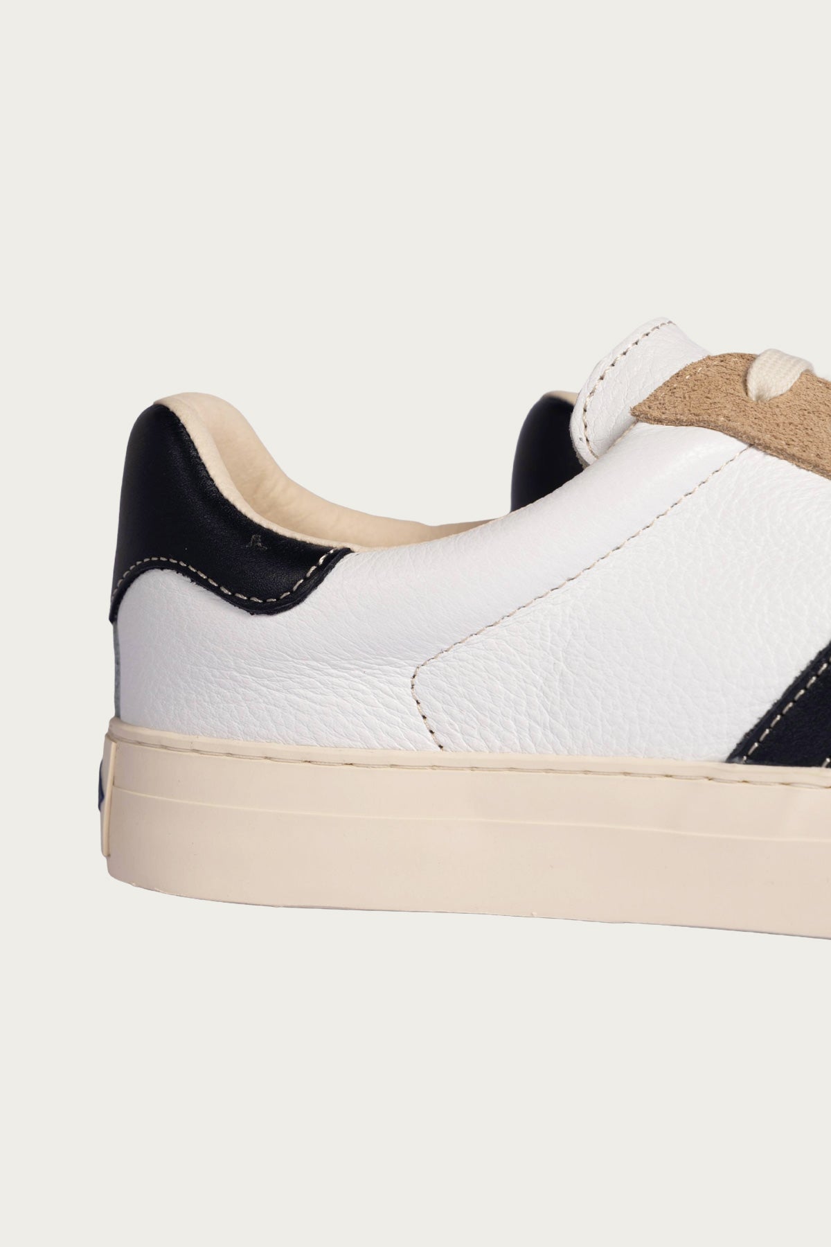 Catch Ball - FL-02 - Leather White Navy - Canoe Club