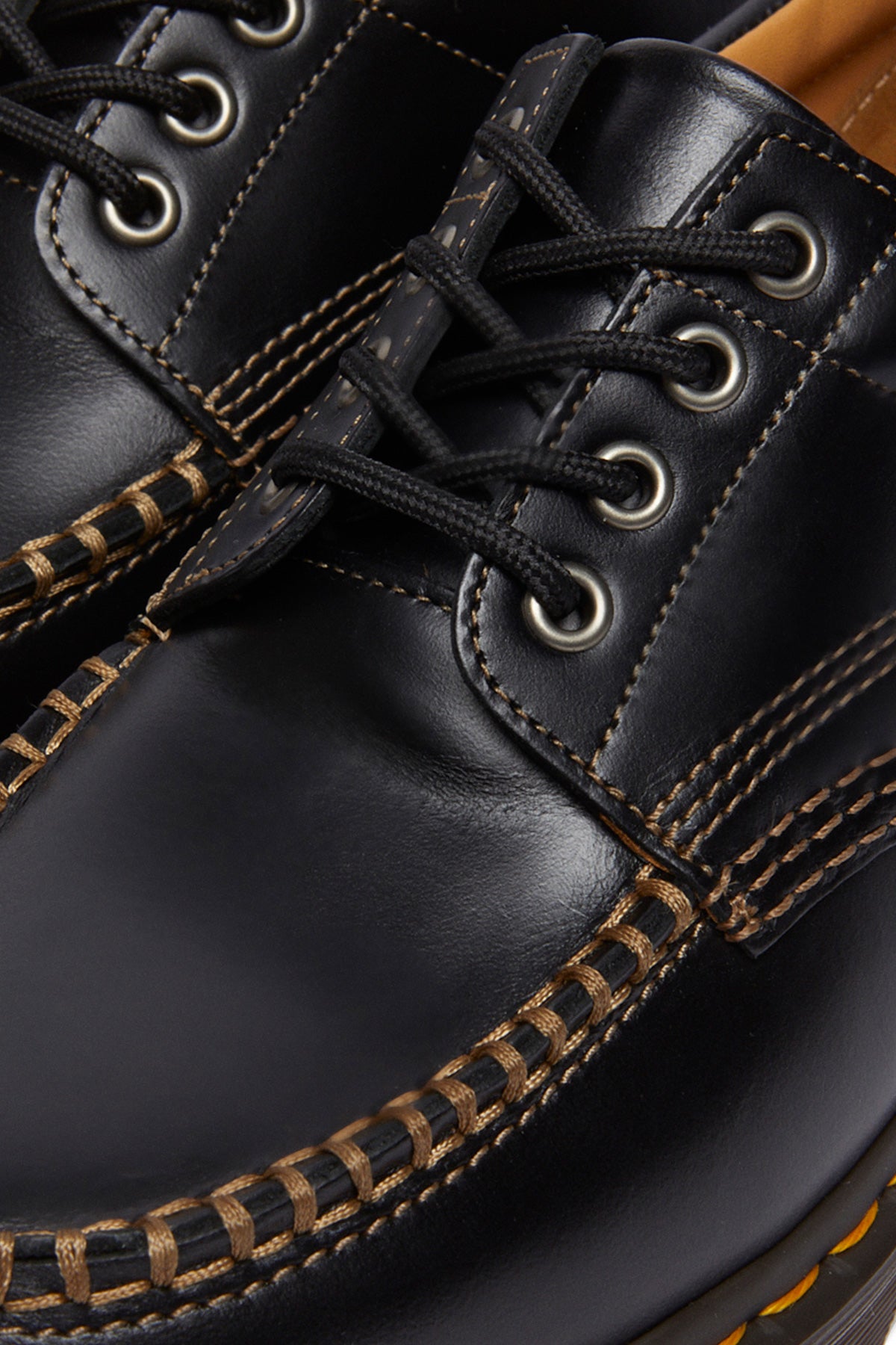 Dr. Martens - Lowell - Analine Black - Canoe Club