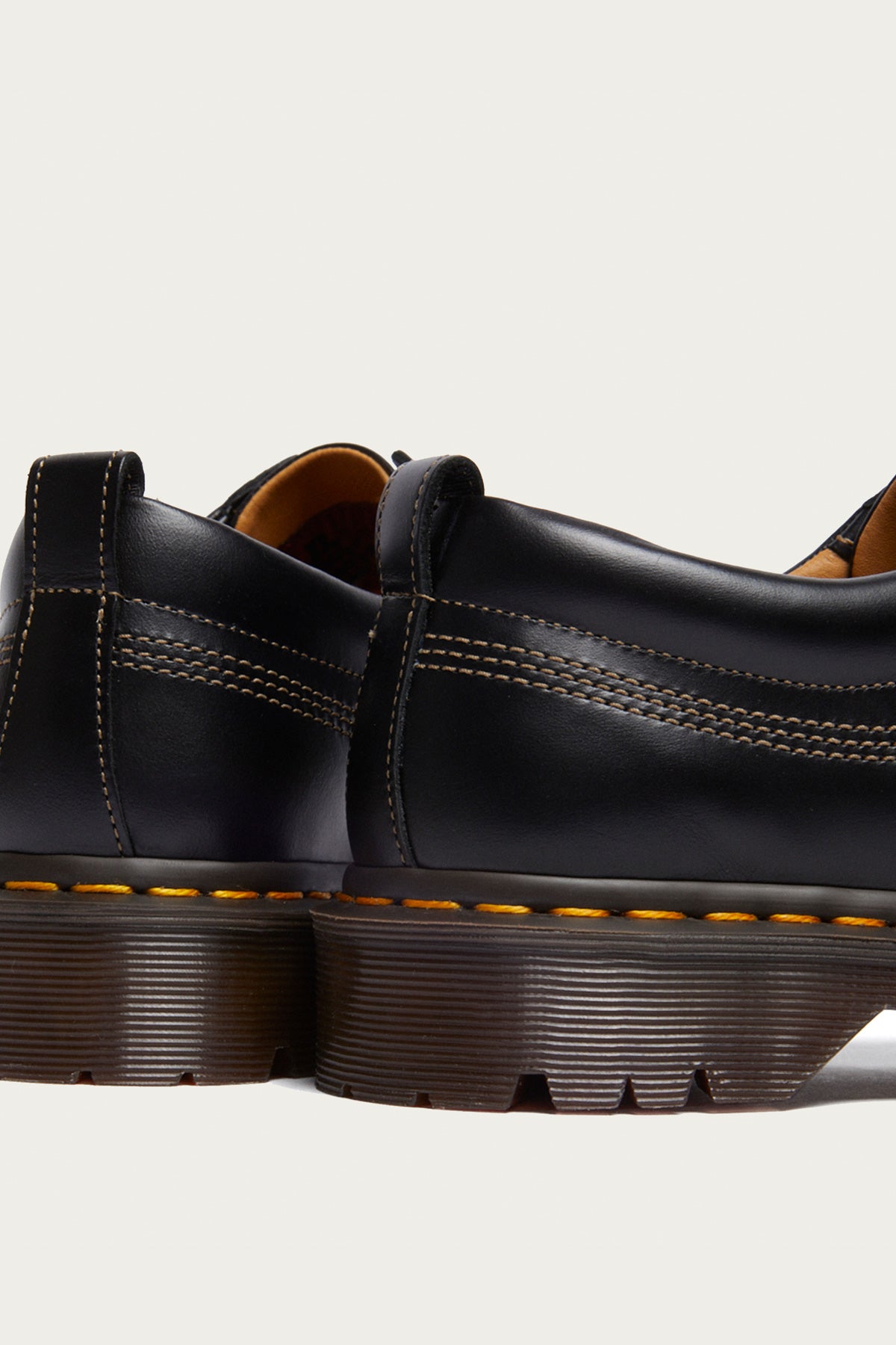 Dr. Martens - Lowell - Analine Black - Canoe Club