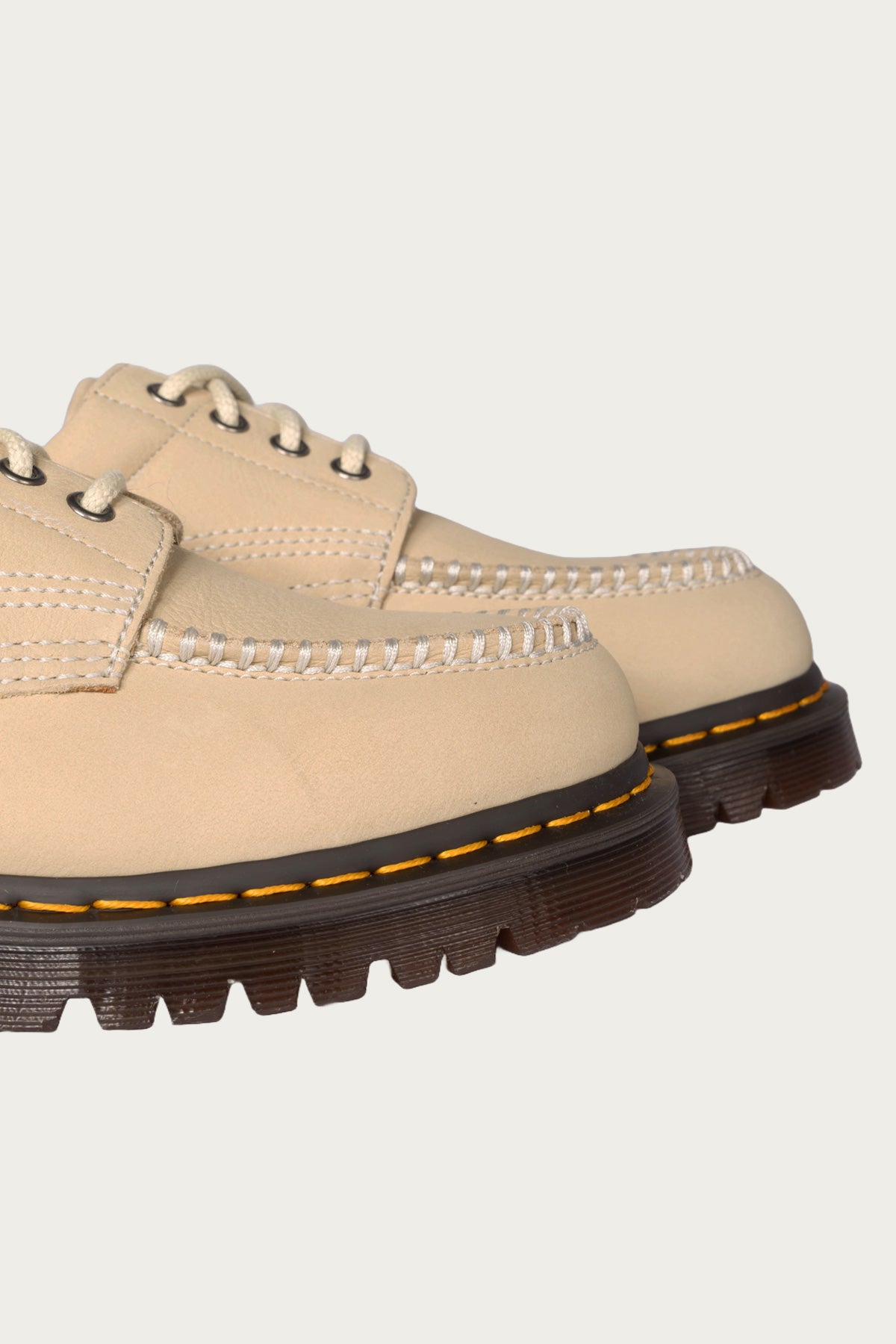 Dr. Martens - Lowell - Buttersoft Light Tan - Canoe Club