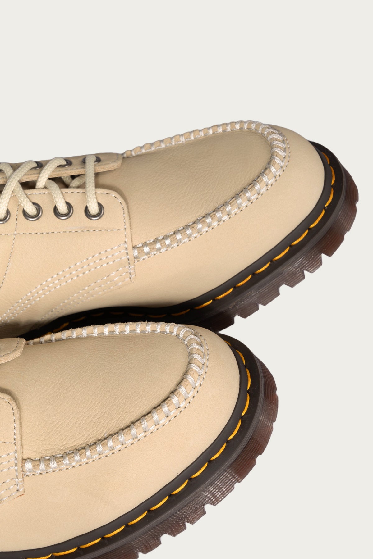 Dr. Martens - Lowell - Buttersoft Light Tan - Canoe Club